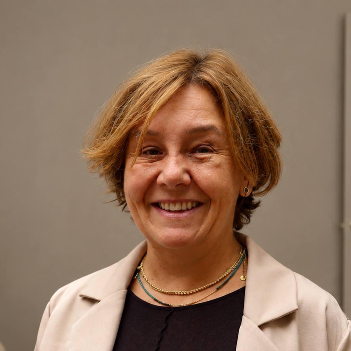 Dra. Elena Gómez García