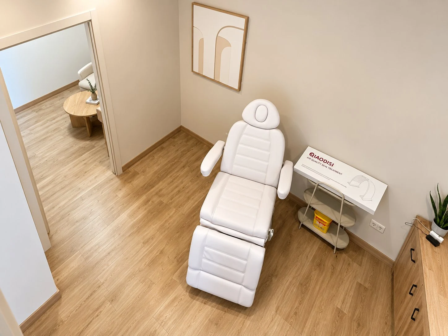 Treatment room with technical chair